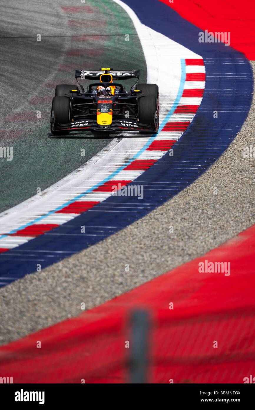 Spielberg, Austria. 27 giugno 2025. Yuki Tsunoda, pilota giapponese del team Oracle Red Bull Racing 1, è visto in azione durante le prove libere del Gran Premio d'Austria di Formula 1 2025 sul Redbull Ring. (Foto di Luca Martini/SOPA Images/Sipa USA) credito: SIPA USA/Alamy Live News Foto Stock