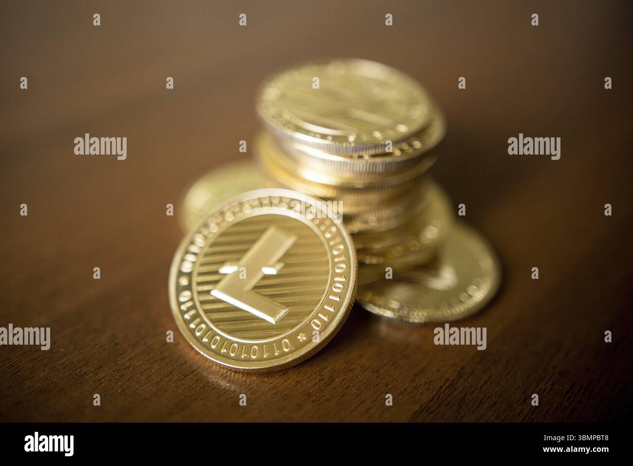 Golden Lightcoin Close Up - concetto aziendale di criptovaluta Foto Stock
