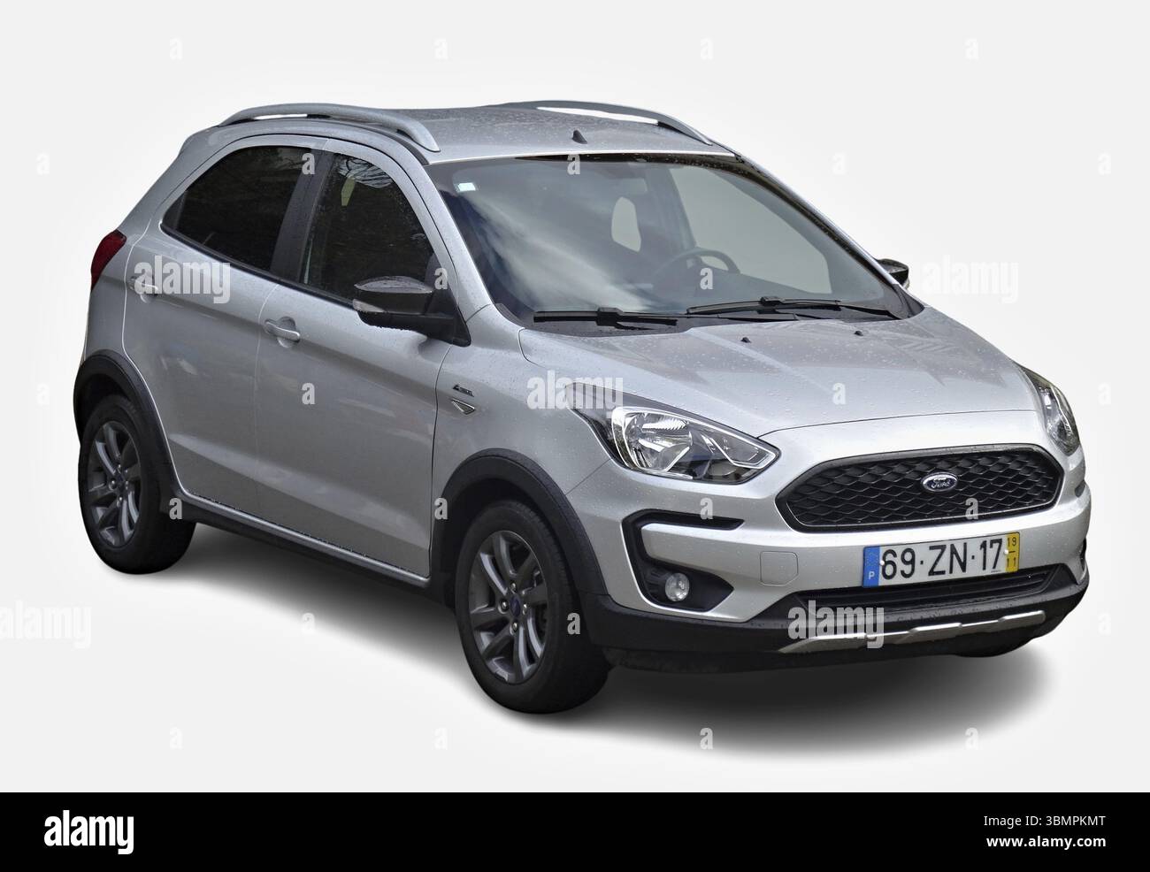Ford Ka+ Active in posa in studio con sfondo bianco Foto Stock