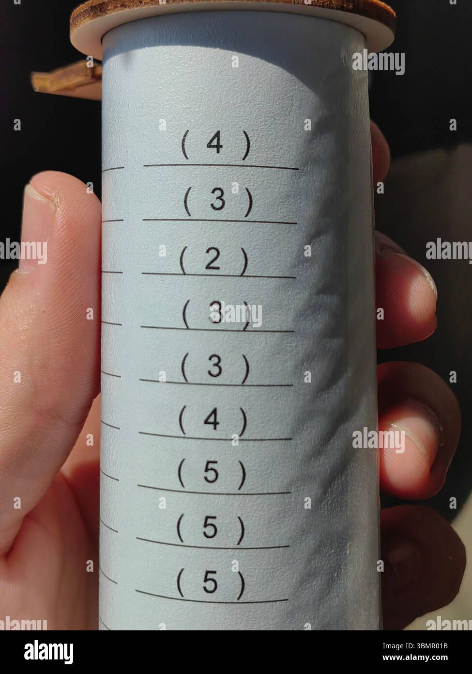 Media perfetta del 4,00 - raggiungimento della fine dell'anno scolastico. Pezzo di carta. Foto Stock