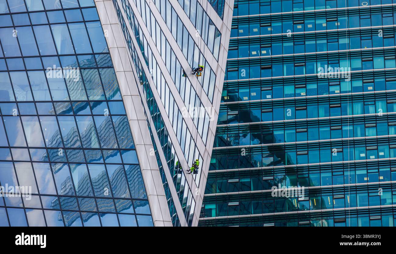 Lavavetri professionali al lavoro. Foto Stock