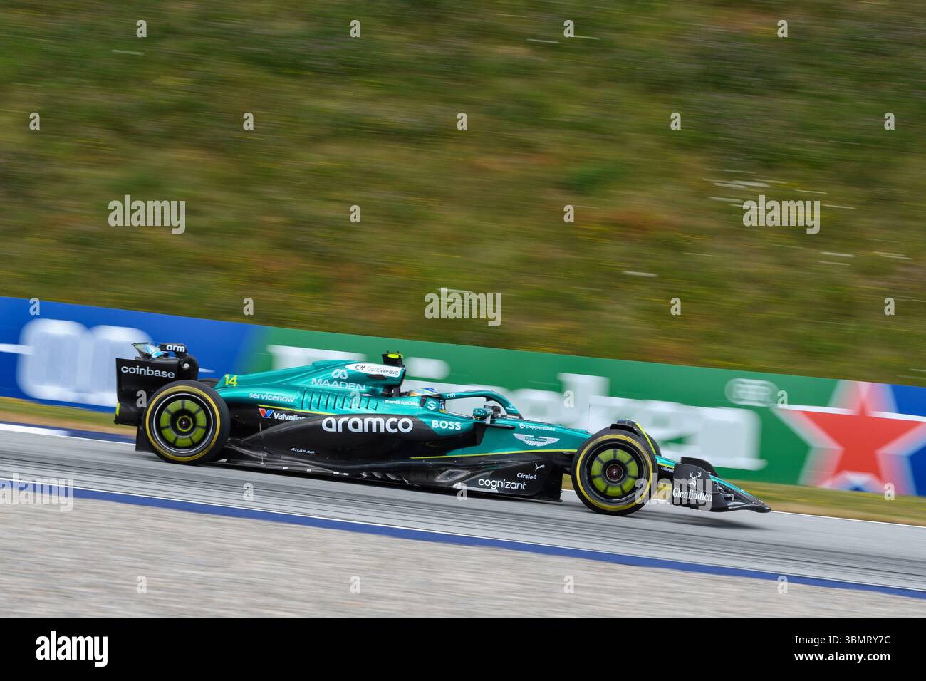 Spielberg, Austria. 28 giugno 2025. Fernando ALONSO (ESP) alla guida di Aston Martin alla curva 7 durante le prove libere 3 della MSC 2025 NAVIGA sul GP AUSTRIACO al Red Bull Ring di Spielberg (Stiria, Austria), 11° round del Campionato del mondo FIA 2025. Crediti: Riccardo Righetti/Alamy Live News Foto Stock