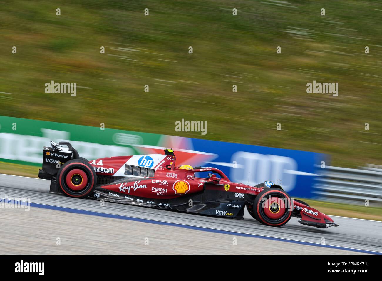 Spielberg, Austria. 28 giugno 2025. Lewis HAMILTON (GBR) alla guida della Ferrari alla curva 7 durante le prove libere 3 della MSC 2025 NAVIGA SUL GP D'AUSTRIA al Red Bull Ring di Spielberg (Stiria, Austria), undicesima prova del Campionato del mondo FIA F1 2025. Crediti: Riccardo Righetti/Alamy Live News Foto Stock