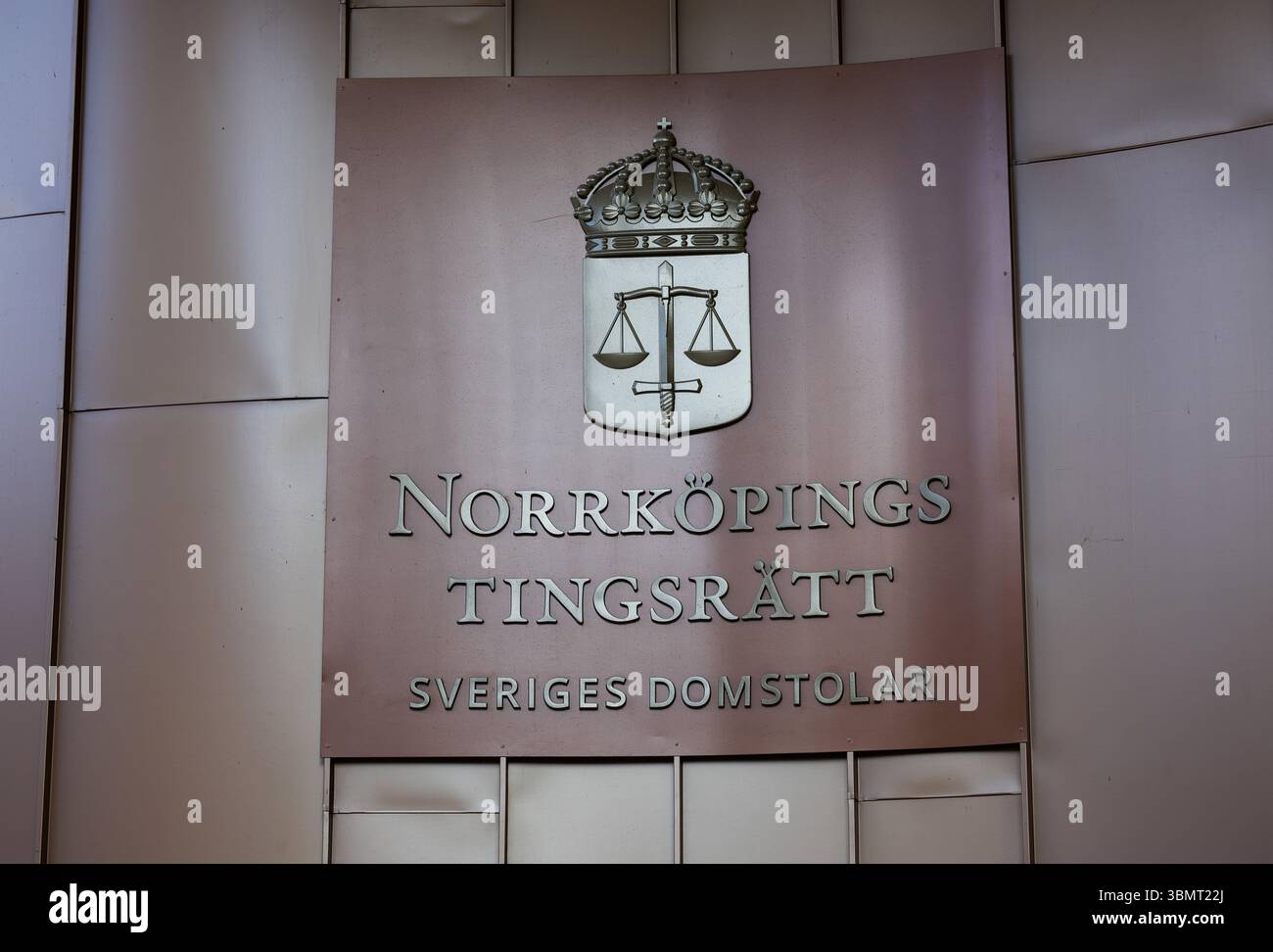Segni e simboli, tribunale distrettuale di Norrköping (in svedese: Norrköpings tingsrätt), Norrköping, Svezia. Foto Stock