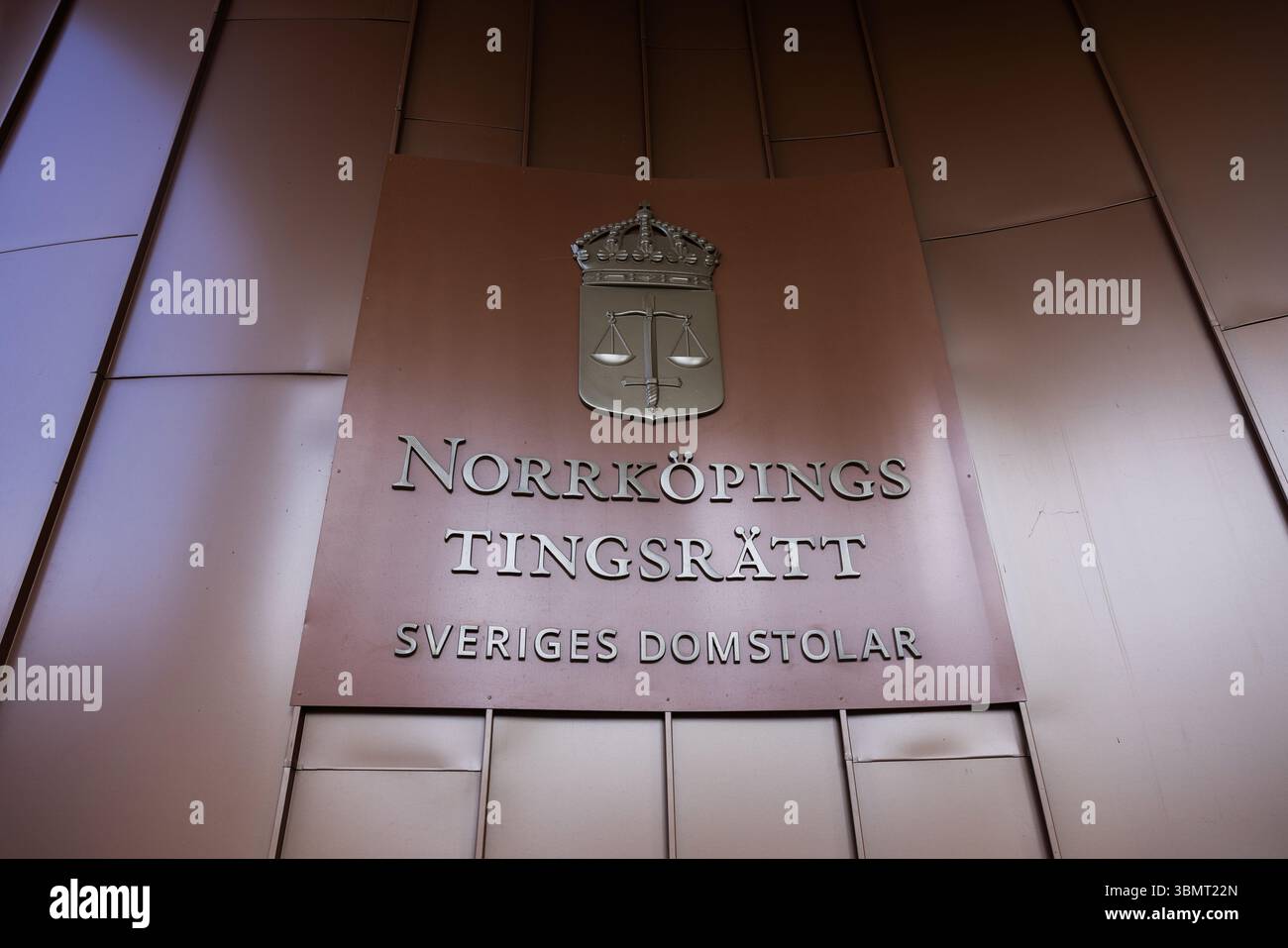Segni e simboli, tribunale distrettuale di Norrköping (in svedese: Norrköpings tingsrätt), Norrköping, Svezia. Foto Stock