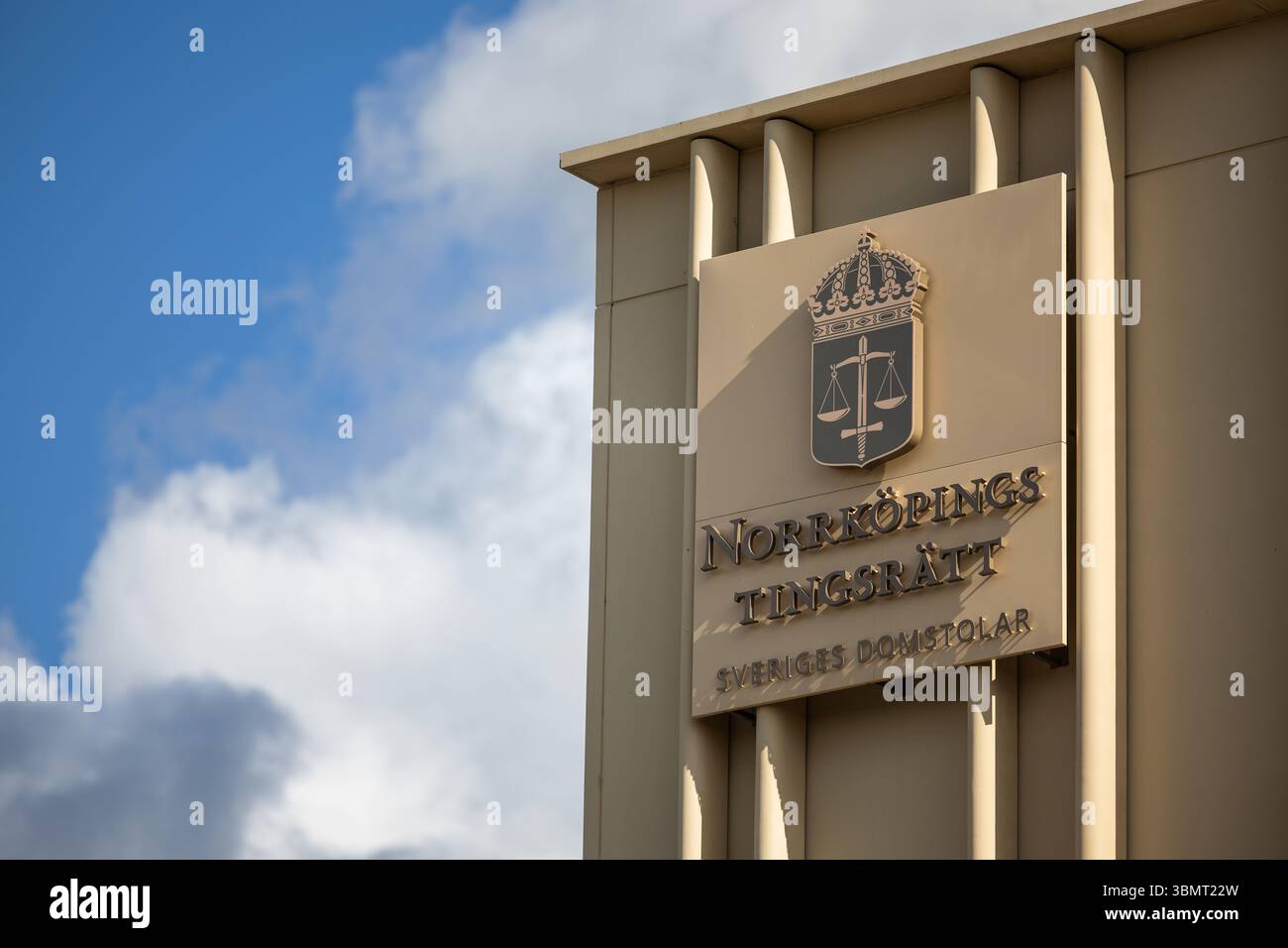 Segni e simboli, tribunale distrettuale di Norrköping (in svedese: Norrköpings tingsrätt), Norrköping, Svezia. Foto Stock