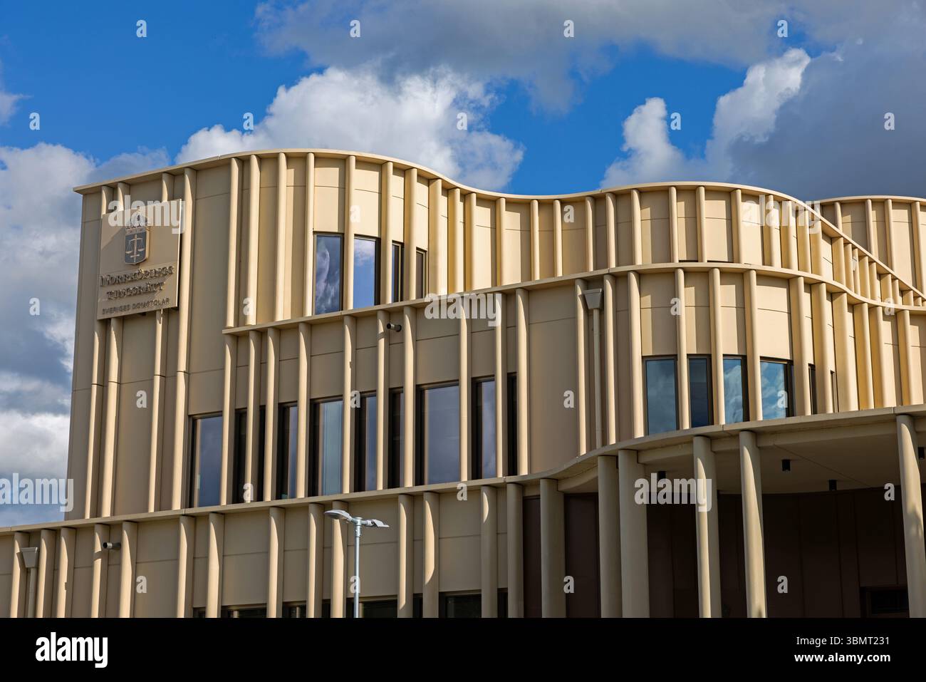 Segni e simboli, tribunale distrettuale di Norrköping (in svedese: Norrköpings tingsrätt), Norrköping, Svezia. Foto Stock