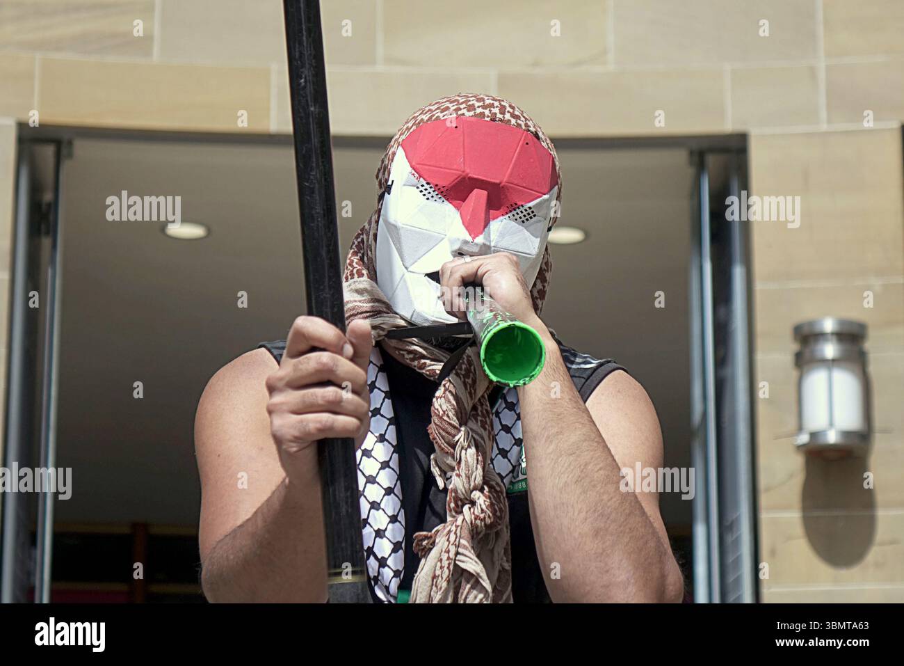 Glasgow, Scozia, Regno Unito. 28 giugno 2025. Dimostrazione di emergenza per l'azione di sostegno alla palestina sui gradini di buchanan presso la sala da concerto reale nel centro della città. Credit Gerard Ferry/Alamy Live News Foto Stock
