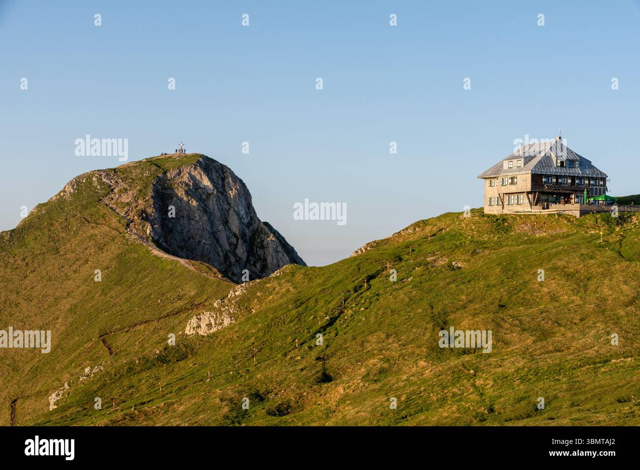 Picco di Eisenerzer Reichenstein e capanna in Stiria, Austria Foto Stock