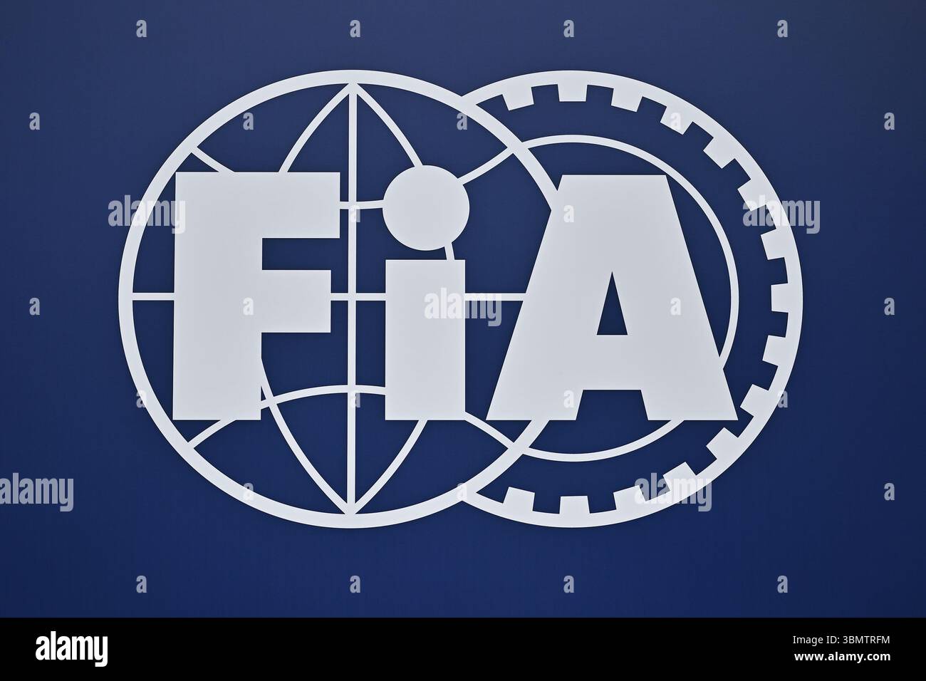 SPIELBERG, AUSTRIA - GIUGNO 28: Una visione generale del logo FIA durante le qualifiche in vista del Gran Premio di F1 austriaco sul circuito Red Bull Ring il 28 giugno 2025 a Spielberg, Austria. (Foto di Vince Mignott/Alamy Live News) Foto Stock