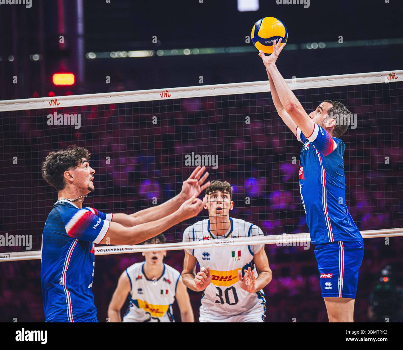 Italia contro Francia durante la partita maschile FIVB Volleyball Nations League 2024 del 28 giugno a Łódź, Polonia. Foto Stock
