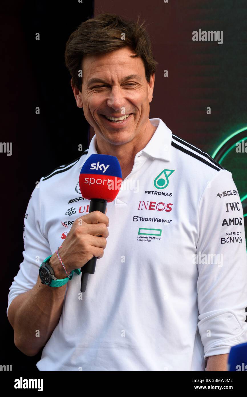 Spielberg, Austria. 28 giugno 2025. Toto WOLFF (AUT), Team principal del team Mercedes F1, intervistato da Sky Sport TV dopo la fine delle prove libere 3 di sabato pomeriggio durante la MSC 2025 NAVIGA SUL GP D'AUSTRIA al Red Bull Ring di Spielberg (Stiria, Austria), undicesima prova del Campionato del mondo FIA F1. Crediti: Riccardo Righetti/Alamy Live News Foto Stock