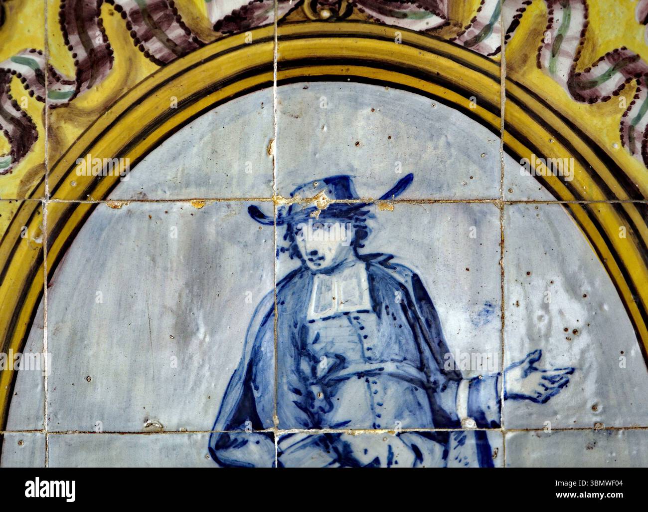 Refoios, Viana do Castelo - Portogallo - 22 maggio 2025: Pareti piastrellate ornate con motivi religiosi e vivaci dettagli rococò nell'ex convento di Refoios Foto Stock