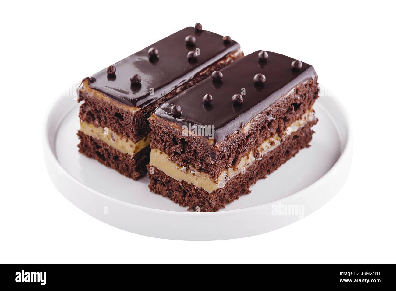 Natura morta alimentare, pezzo di torta al cioccolato con crema alla vaniglia Foto Stock