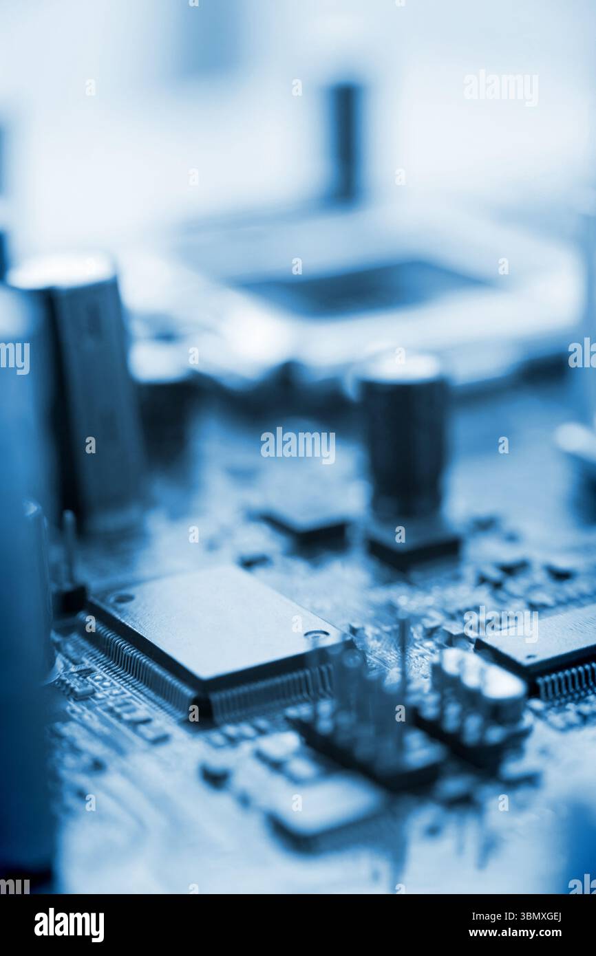 Componenti micro nella scheda madre del computer Foto Stock
