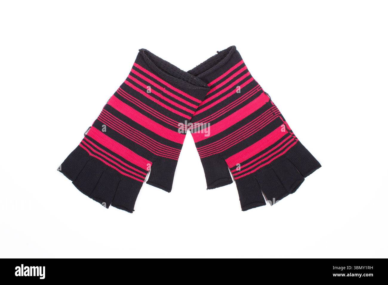 Si tratta di guanti di lana a maglia isolati su bianco. Foto Stock