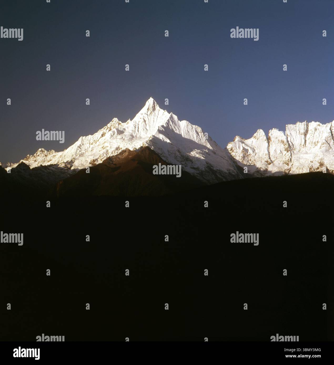 Yunnan Shangri-la Meili Snow Mountain Golden Hour Foto Stock