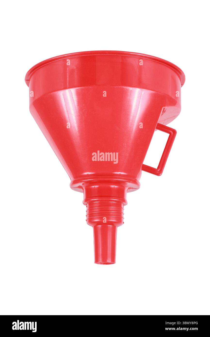 è un imbuto filtrante in plastica rosso isolato su bianco. Foto Stock