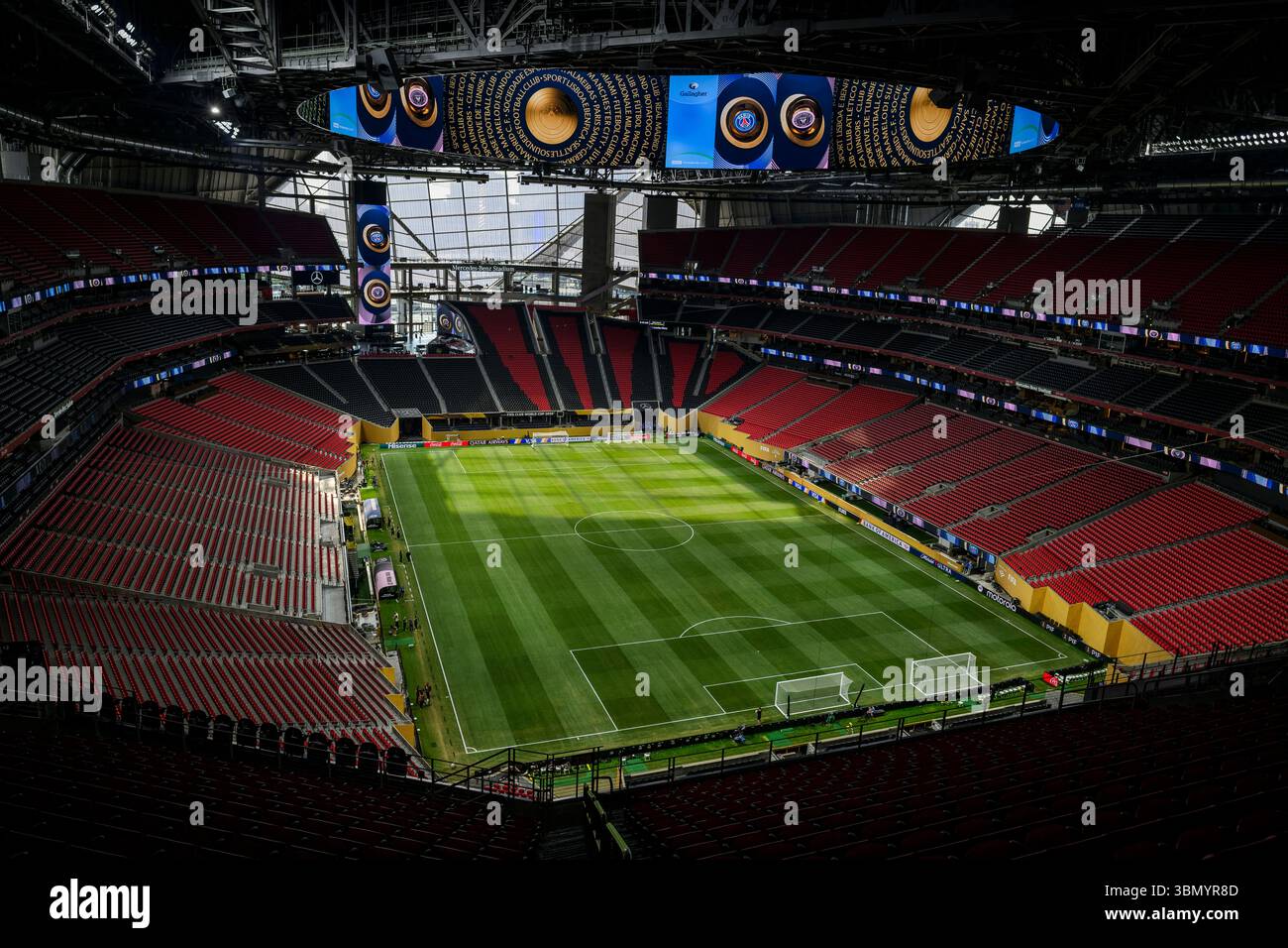 Atlanta, Stati Uniti. 29 giugno 2025. Una vista generale mostra il Mercedes-Benz Stadium prima della partita di calcio del campionato del mondo per club FIFA 16 tra il Paris Saint-Germain FC e l'Inter Miami CF. Crediti: Nicolò campo/Alamy Live News Foto Stock