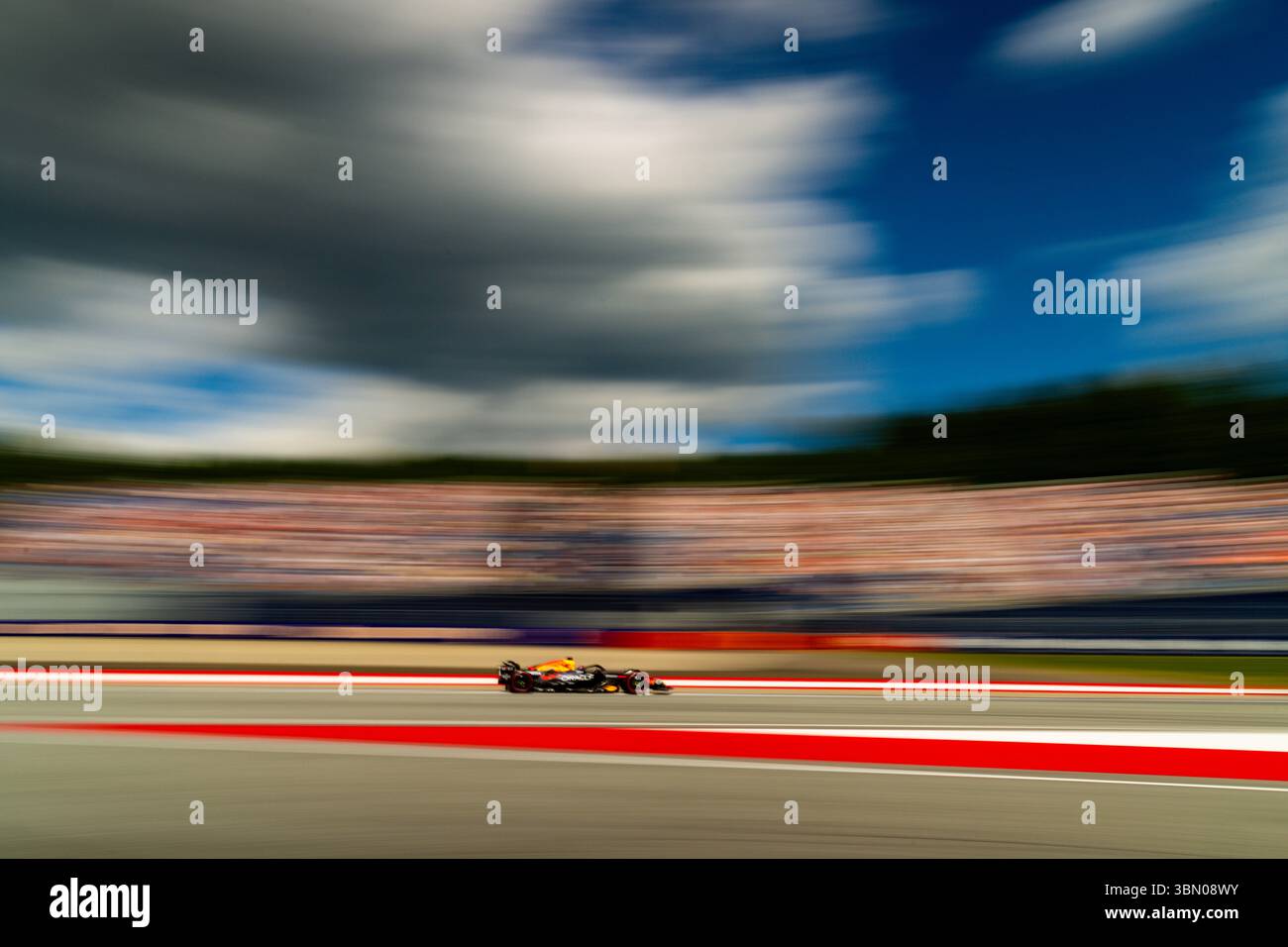 Spielberg, Austria. 28 giugno 2025. Il pilota olandese di Oracle Red Bull Racing 1 Team Max Verstappen gareggia durante le qualifiche del Gran Premio d'Austria di Formula 1 2025. Credito: SOPA Images Limited/Alamy Live News Foto Stock
