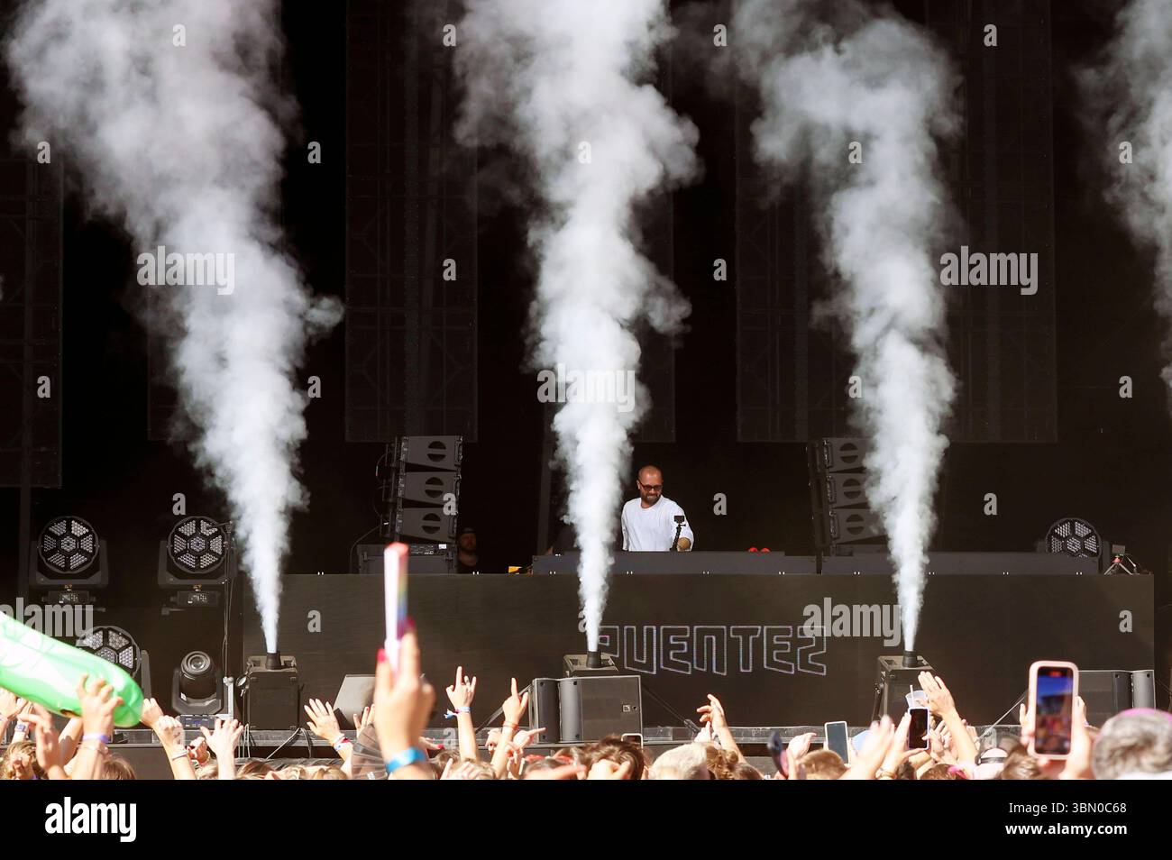 David Puentez Live Beim Rainbow Festival 2025 am Fühlinger SEE. Köln, 28.06.2025 *** David Puentez live al Rainbow Festival 2025 a Fühlinger SEE Cologne, 28 06 2025 foto:xxF.xZeisingx/xFuturexImagex rainbow_5579 Foto Stock