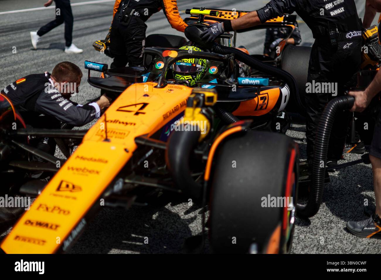 NORRIS Lando (gbr), McLaren F1 Team MCL39, meccanico ritrattista, mecanico, meccanico durante il Gran Premio d'Austria di Formula 1 MSC Cruises 2025, 11° appuntamento del Campionato del mondo di Formula 1 FIA 2025 dal 27 al 29 giugno 2025 sul Red Bull Ring, a Spielberg, Austria - foto Xavi Bonilla / DPPI Foto Stock