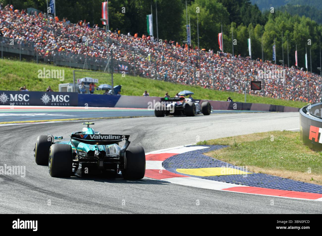 Spielberg, Austria. 29 giugno 2025. Fernando ALONSO (ESP) alla guida di Aston Martin alla curva 1 durante la MSC 2025 NAVIGA sul GP D'AUSTRIA a Spielberg (Stiria, Austria), 11° round del Campionato del mondo FIA F1 2025. Crediti: Riccardo Righetti/Alamy Live News Foto Stock
