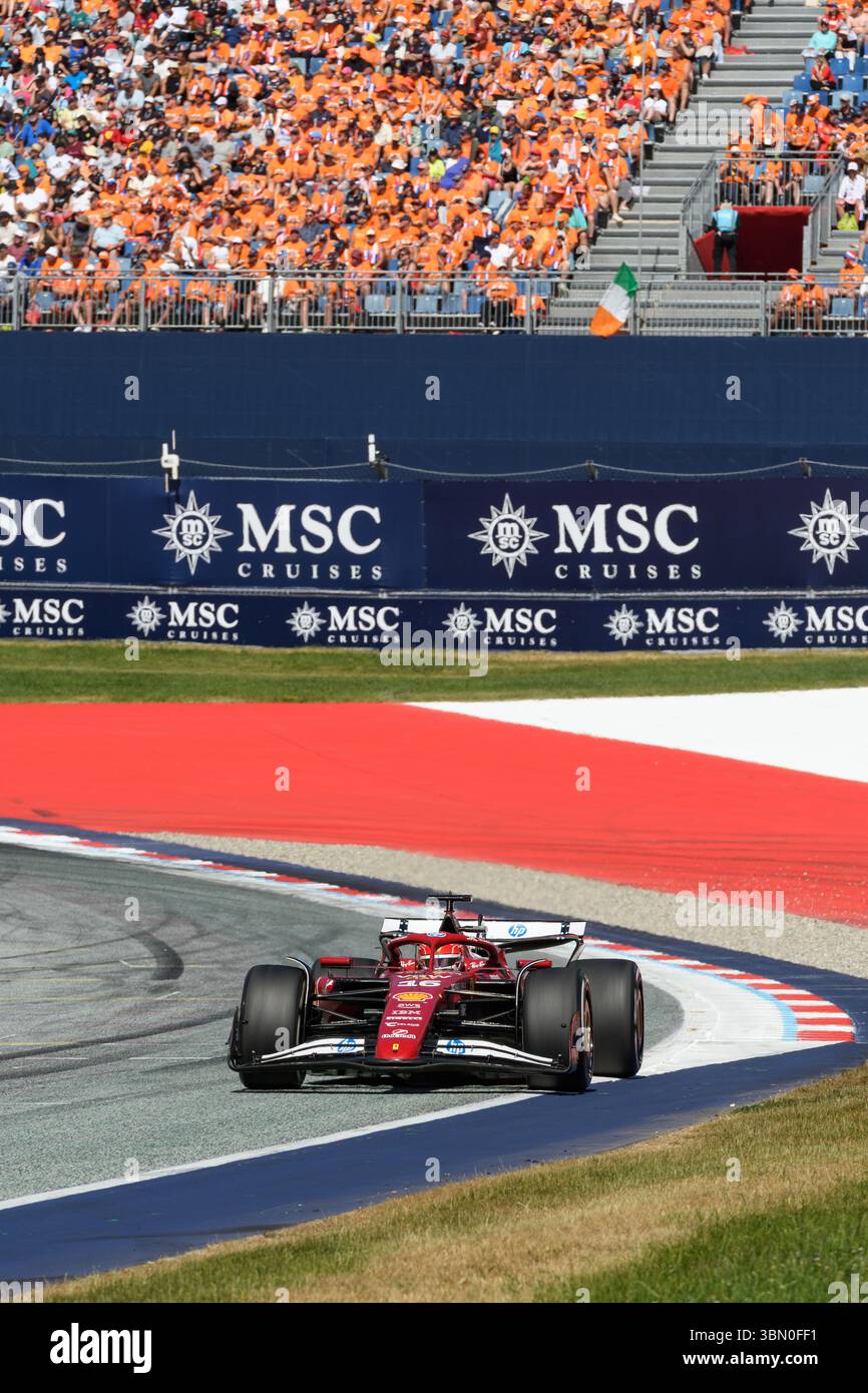 Spielberg, Austria. 29 giugno 2025. Charles LECLERC (MCO) alla guida della Ferrari alla curva 10 durante la MSC 2025 NAVIGA sul GP D'AUSTRIA a Spielberg (Stiria, Austria), undicesima prova del Campionato del mondo FIA F1 2025. Crediti: Riccardo Righetti/Alamy Live News Foto Stock