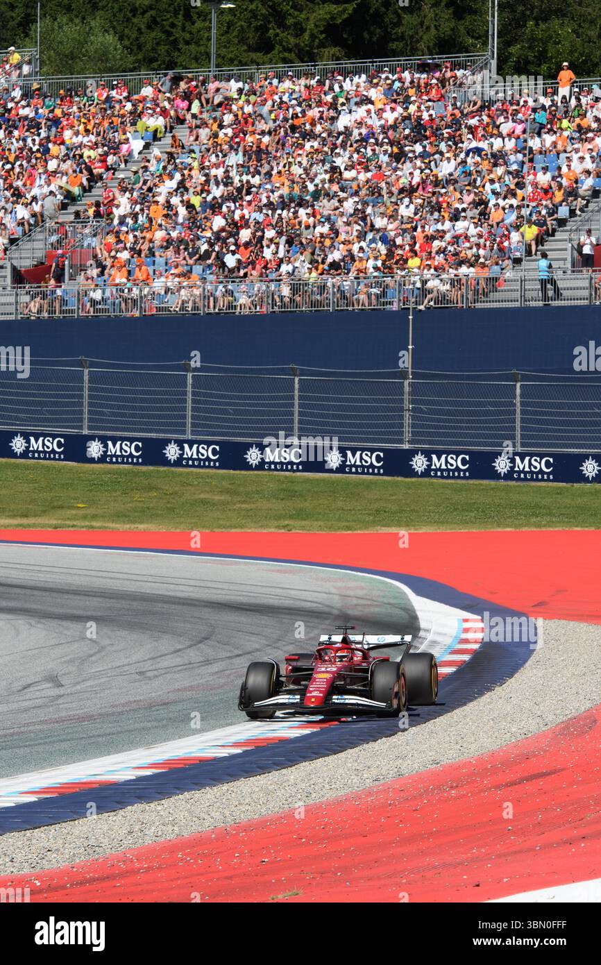 Spielberg, Austria. 29 giugno 2025. Charles LECLERC (MCO) alla guida della Ferrari alla curva 10 durante la MSC 2025 NAVIGA sul GP D'AUSTRIA a Spielberg (Stiria, Austria), undicesima prova del Campionato del mondo FIA F1 2025. Crediti: Riccardo Righetti/Alamy Live News Foto Stock