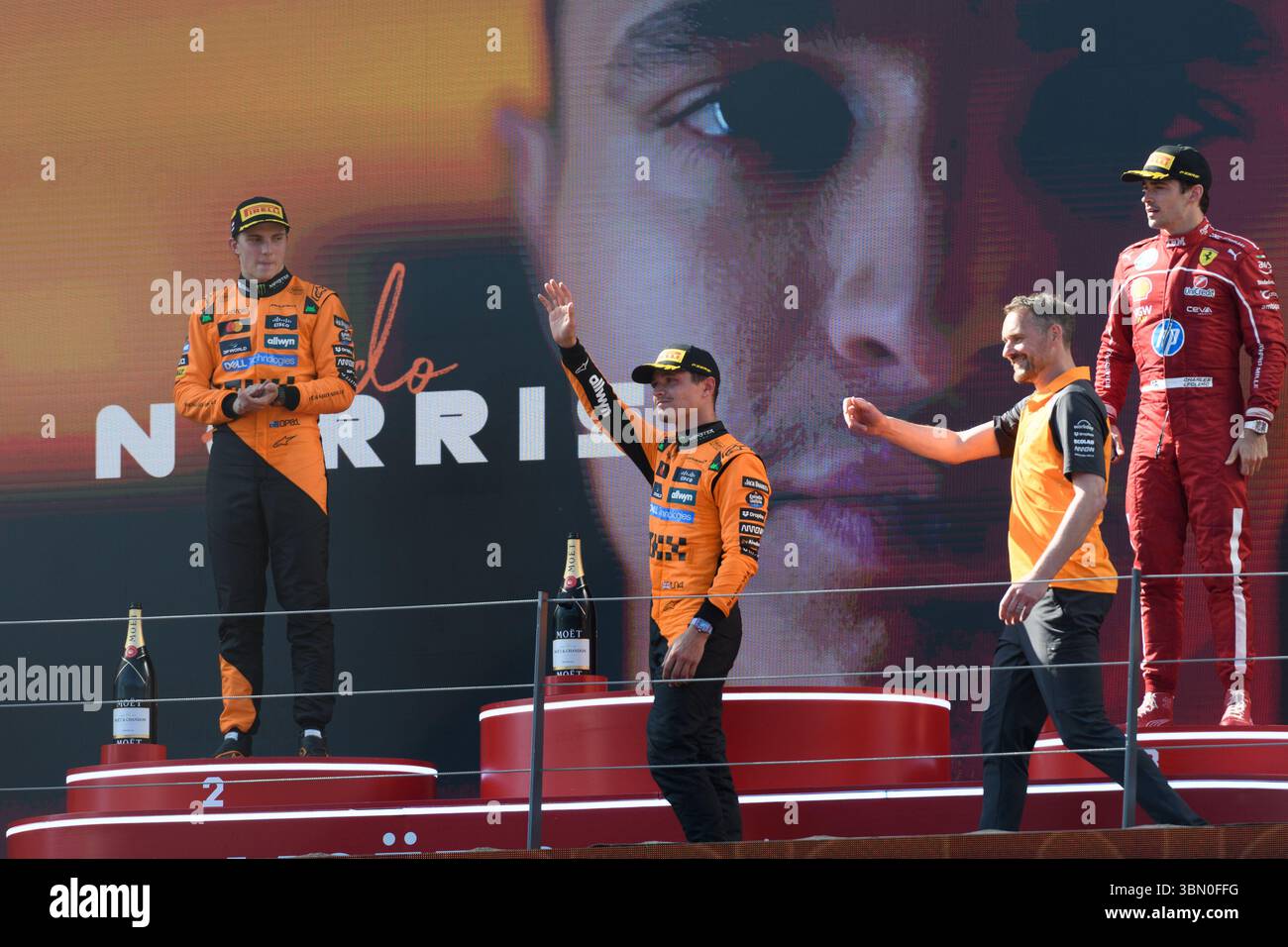 Spielberg, Austria. 29 giugno 2025. Lando NORRIS (GBR) sale sul podio come vincitore della gara del 2025 MSC CRUISES AUSTRIAN GP al Red Bull Ring di Spielberg (Stiria, Austria), 11 prove del Campionato del mondo FIA F1 2025. Crediti: Riccardo Righetti/Alamy Live News Foto Stock