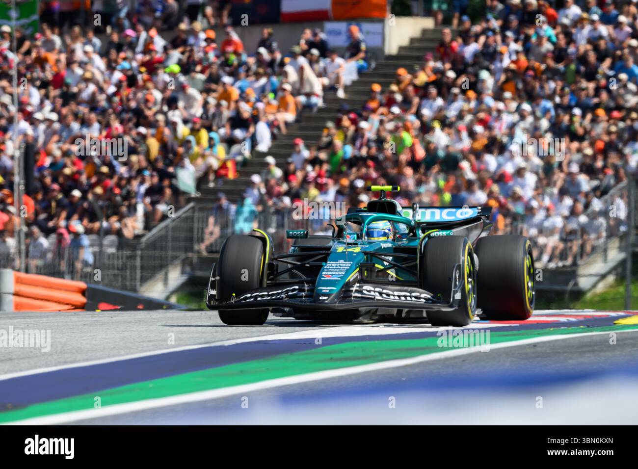 Spielberg, Austria. 29 giugno 2025. Fernando ALONSO (ESP) alla guida di Aston Martin alla curva 1 durante la MSC 2025 NAVIGA sul GP D'AUSTRIA a Spielberg (Stiria, Austria), 11° round del Campionato del mondo FIA F1 2025. Crediti: Riccardo Righetti/Alamy Live News Foto Stock