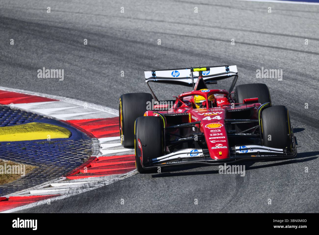 Spielberg, Austria. 29 giugno 2025. Lewis HAMILTON (GBR) alla guida della Ferrari alla curva 10 durante la MSC 2025 NAVIGA sul GP D'AUSTRIA a Spielberg (Stiria, Austria), undicesima prova del Campionato del mondo FIA F1 2025. Crediti: Riccardo Righetti/Alamy Live News Foto Stock