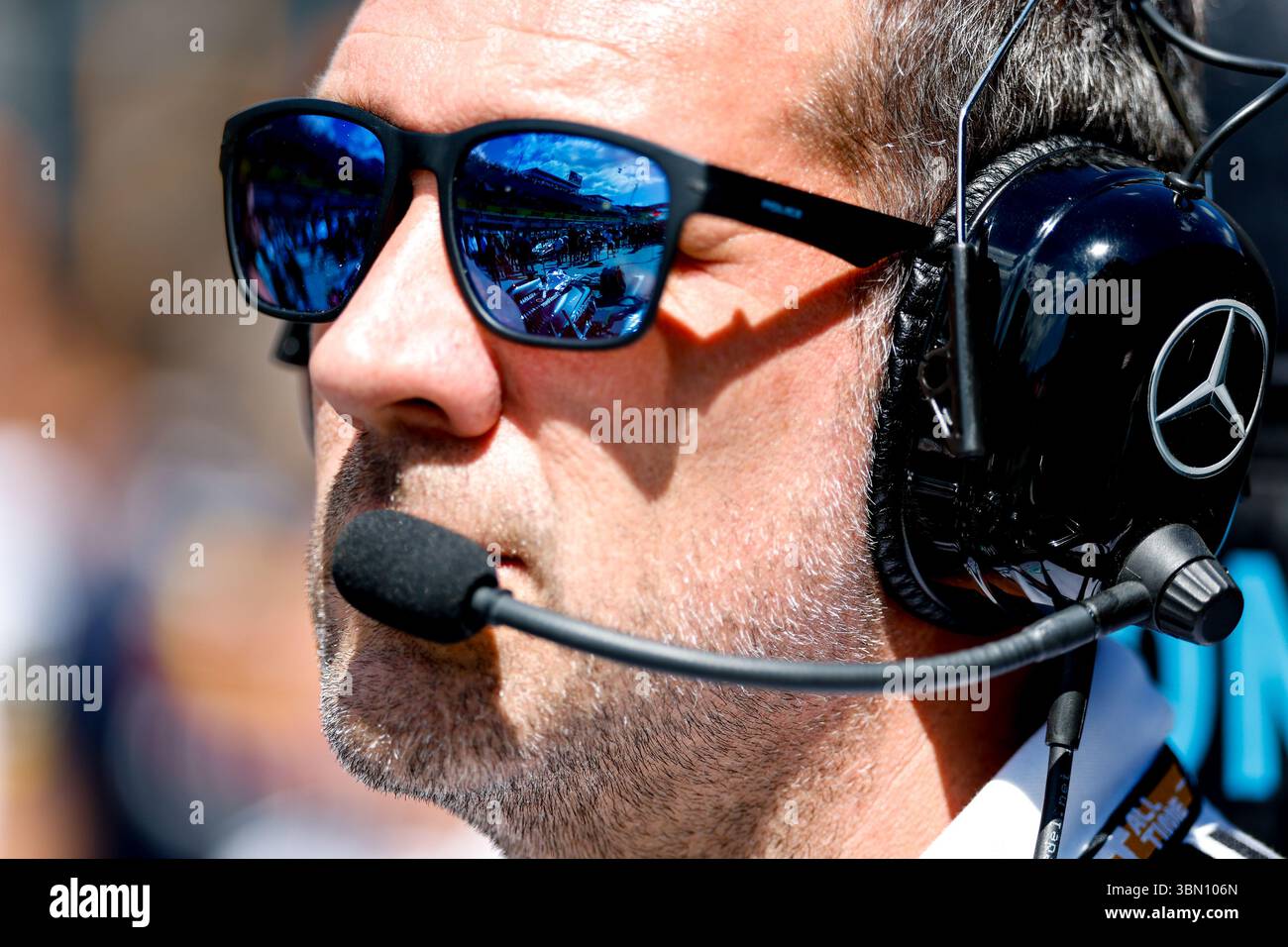 Spielberg, Autriche. 29 giugno 2025. Meccanici del team Mercedes AMG F1 durante il Gran Premio d'Austria di Formula 1 MSC Cruises 2025, 11° appuntamento del Campionato del mondo di Formula 1 FIA 2025 dal 27 al 29 giugno 2025 sul Red Bull Ring di Spielberg, Austria - Photo DPPI Credit: DPPI Media/Alamy Live News Foto Stock