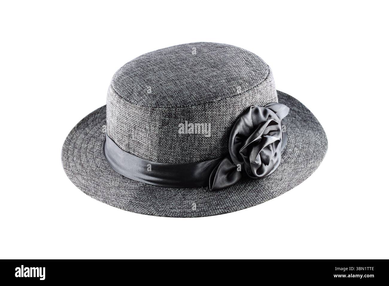 E 'grigio fibre tessili cappello per decorazione isolato su bianco. Foto Stock