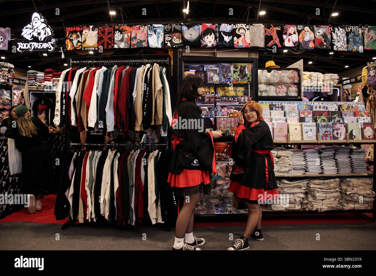 Bogotà, Colombia. 28 giugno 2025. Cosplayers, appassionati di cinema e fan partecipano al Comicon Bogota, il 28 giugno 2025. Foto di: Jorge Londono/Long Visual Press credito: Long Visual Press/Alamy Live News Foto Stock