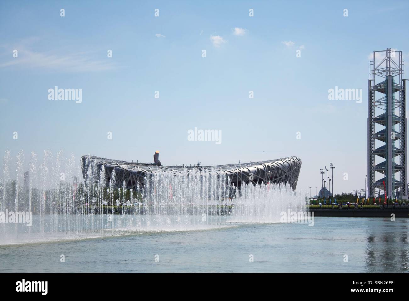 Beijing 2008 Olympic Bird's Nest Stadium, torcia e fontane Foto Stock