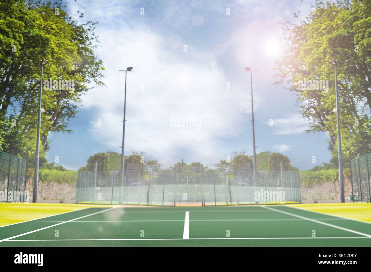 Immagine composita del campo da tennis in una giornata di sole Foto Stock