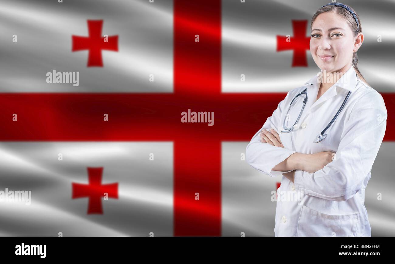 Dottoressa donna sulla bandiera della Georgia. Medico con le braccia incrociate sulla bandiera della Georgia. Concetto di salute e assistenza in Georgia Foto Stock
