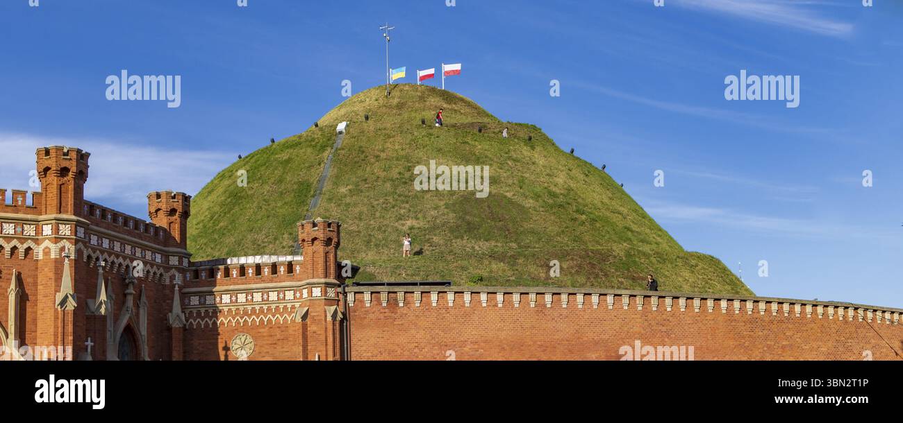 Cracovia, Polonia - 19 luglio 2023: Il tumulo di Kosciuszko a Cracovia, Polonia, punto di riferimento della città dal 1823, dedicato all'eroe militare polacco e americano Tadeusz Ko Foto Stock