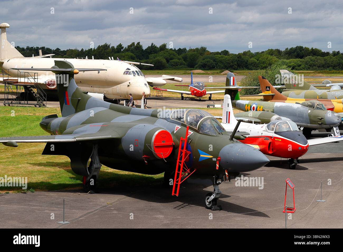 Una collezione di aerei conservati presso lo Yorkshire Air Museum nel North Yorkshire, Regno Unito Foto Stock