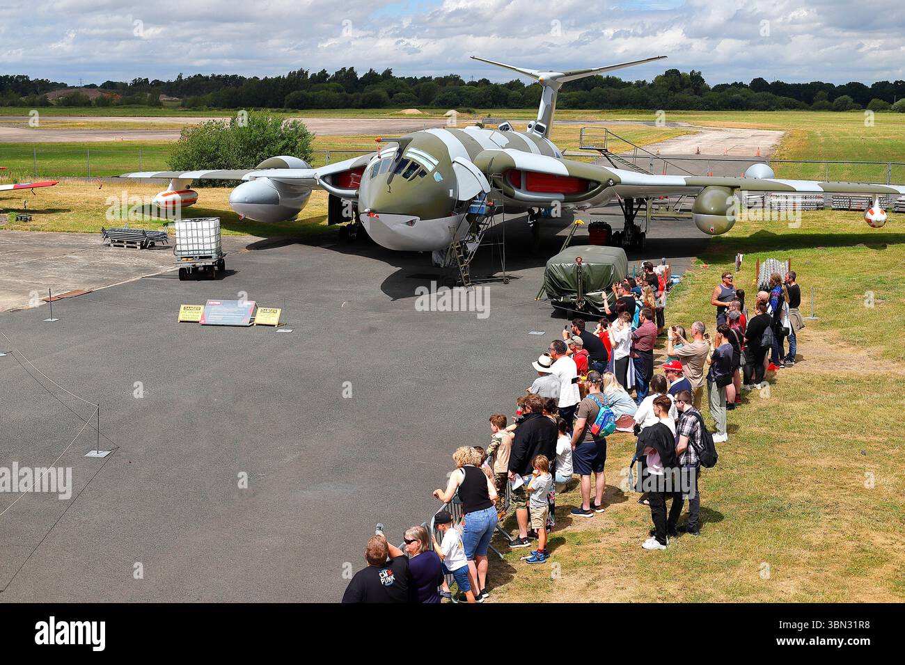 L'Handley Page Victor XL231 Lusty Linda allo Yorkshire Air Museum dopo la recente riverniciatura nella livrea della guerra fredda. Foto Stock