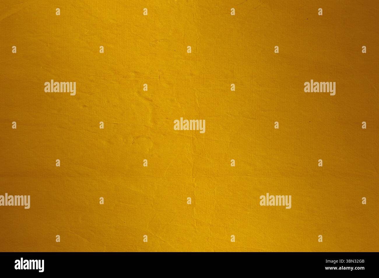 La superficie gialla testurizzata riempie l'intero telaio, mostrando sottili pieghe in un design piatto Foto Stock