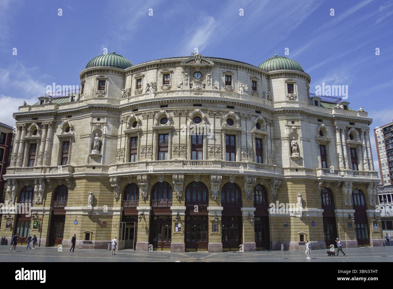 Magnifico edificio storico con dettagli decorati e design classico, Bilbao, Paesi Baschi, Spagna, Europa Foto Stock