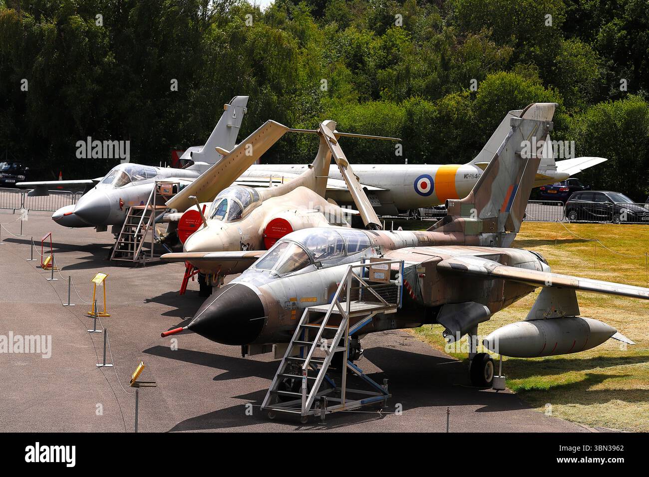 Una collezione di aerei conservati presso lo Yorkshire Air Museum nel North Yorkshire, Regno Unito Foto Stock