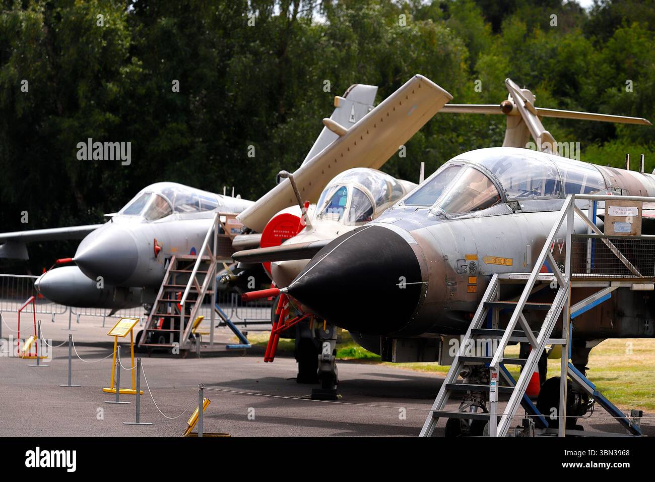 Una collezione di aerei conservati presso lo Yorkshire Air Museum nel North Yorkshire, Regno Unito Foto Stock