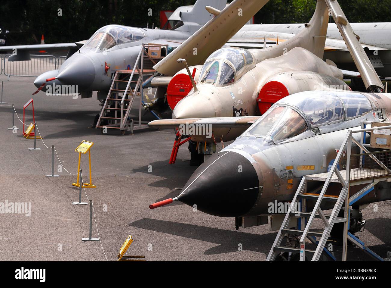 Una collezione di aerei conservati presso lo Yorkshire Air Museum nel North Yorkshire, Regno Unito Foto Stock