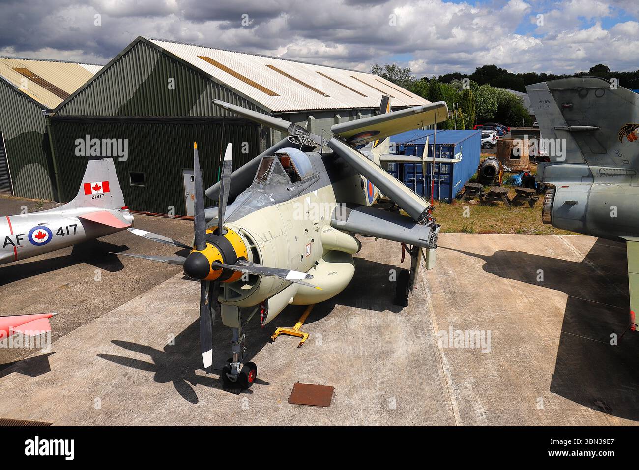 Fairey Gannet AEW3 in mostra allo Yorkshire Air Museum nel North Yorkshire, Regno Unito Foto Stock