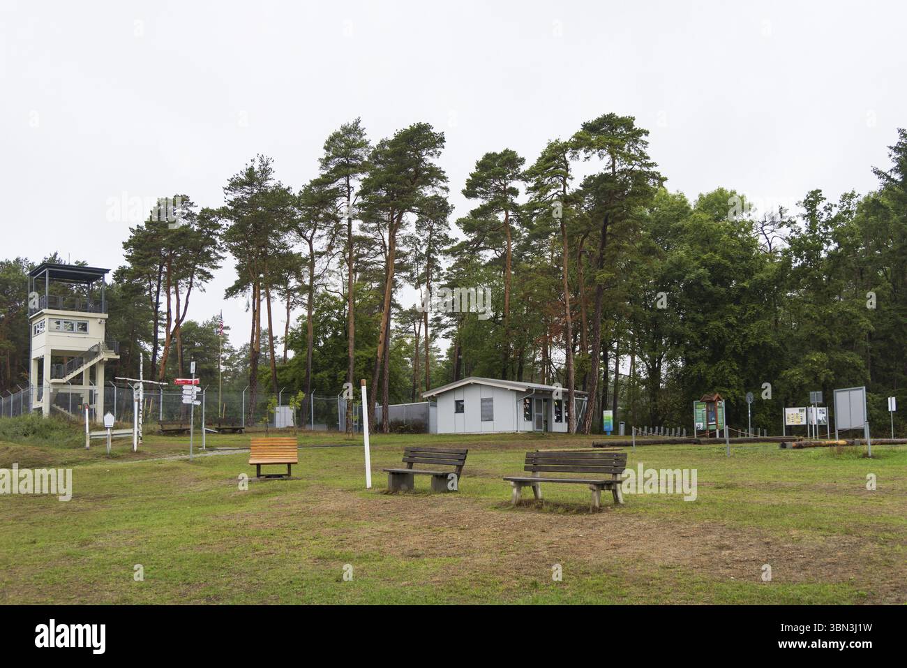 Geisa, Germania - 14 settembre 2022: Torre di avvistamento Museum Point Alpha base militare americana a Geisa in Thuringen in Germania Foto Stock