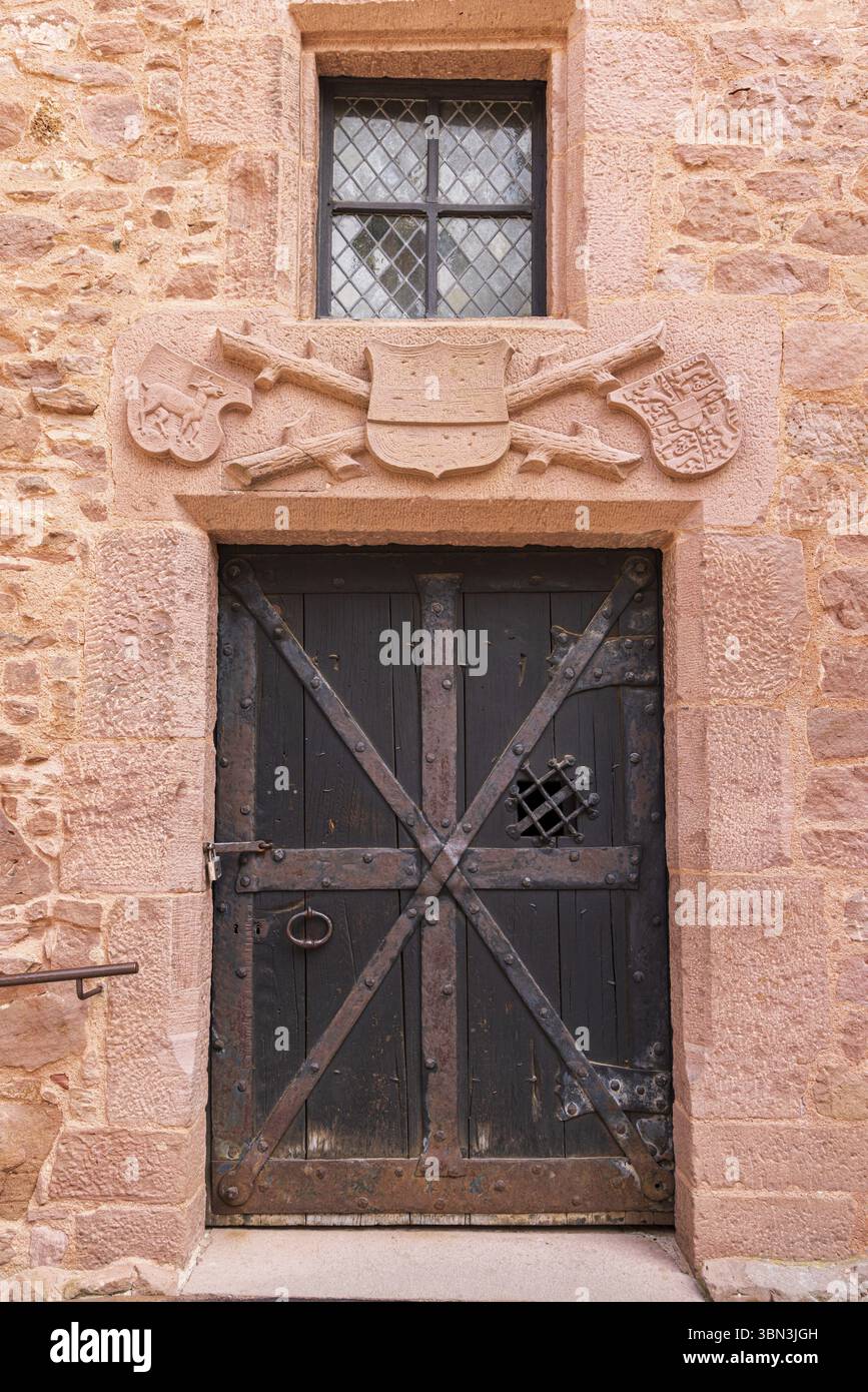 Porta d'ingresso Castello Haut-Koenigsbourg famoso Castello vicino a Orschwiller in Alsazia in Francia Foto Stock