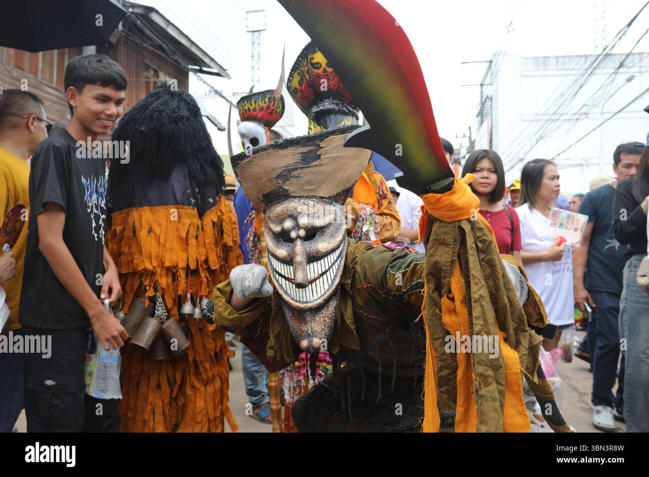 Raduno annuale di gruppi motociclistici al Dansai Ghost Festival nella provincia di Loei, nel nord della Thailandia. Foto Stock